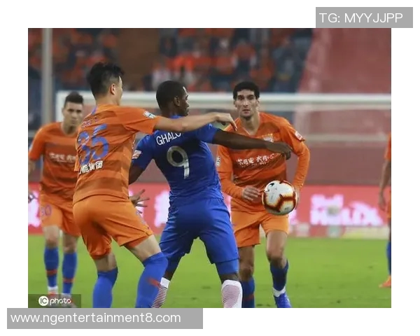 鲁能对决强敌全力争胜球迷期待精彩比赛瞬间与激情时刻 鲁能对决强敌全力争胜球迷期待精彩比赛瞬间与激情时刻